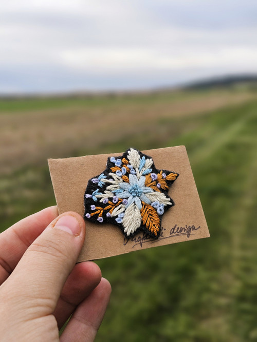 Vyšívaná brož no.1 — foto 1