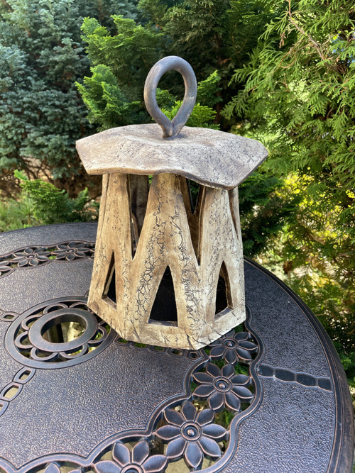 Keramická lampa s výřezy — foto 1