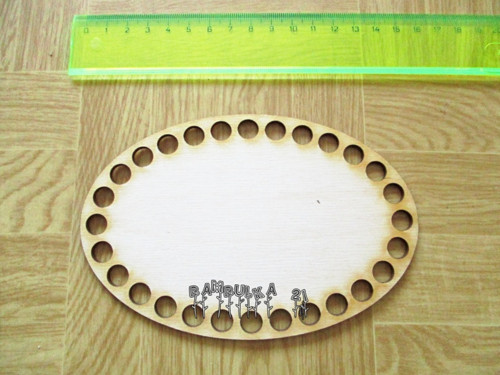 Dno z překližky, ovál 15x10cm, s dírkami k obháčko