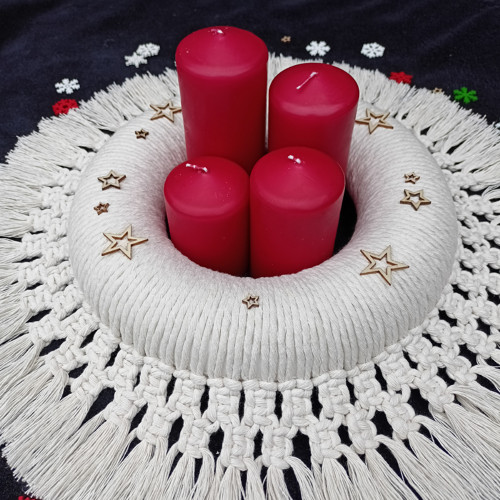 Elegantní adventní věnec, macramé