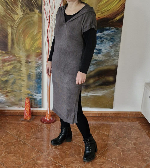 Pletená dlouhá vesta / šaty "v kovové"