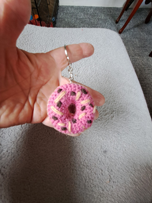 Klíčenka donut s růžovou polevou