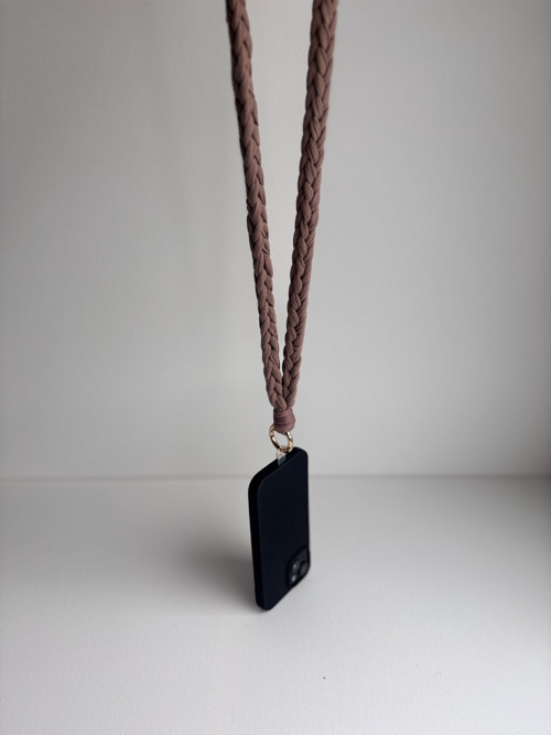 Háčkovaný slim popruh na telefon - kakao