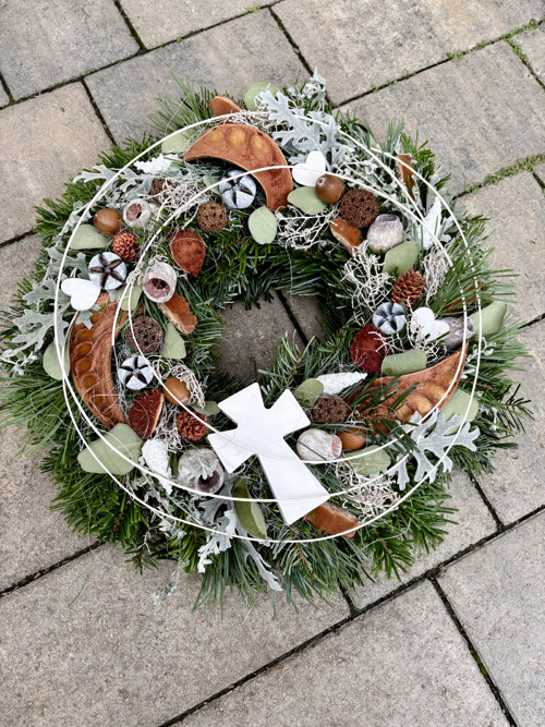 Dušičkový věnec jedlový s křížem, 45cm!