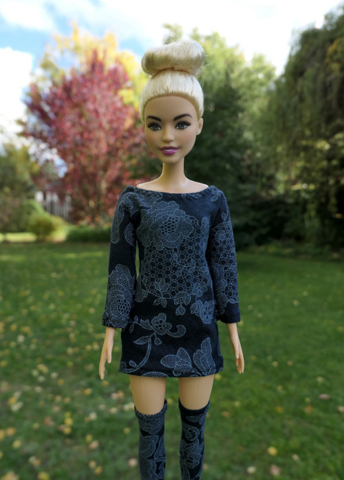 Šaty pro chladné dny pro Barbie — foto 1