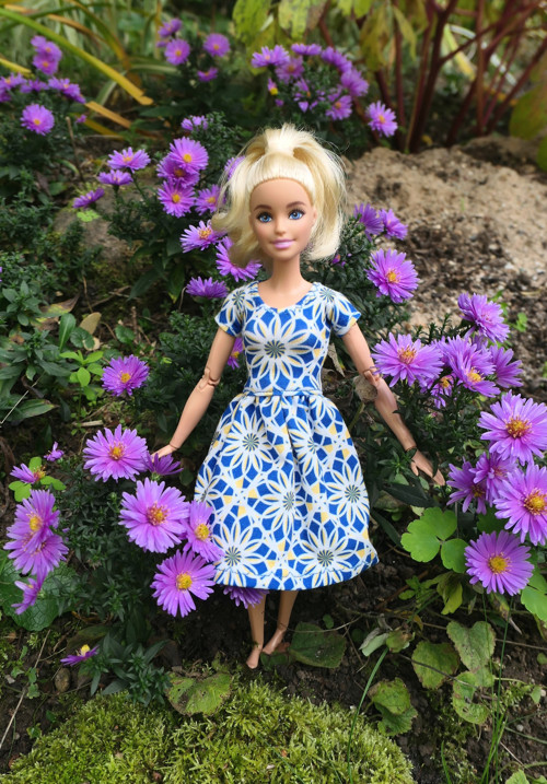 Úpletové šaty pro Barbie