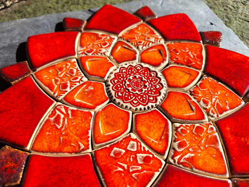 Mandala z keramických komponentů 136