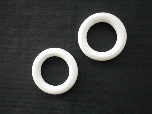 Dřevěný bílý kroužek vnější Ø58 mm 2 ks
