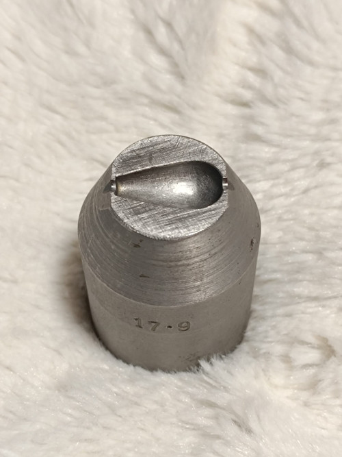 Formička na vinutí perlí slza 17x9 mm
