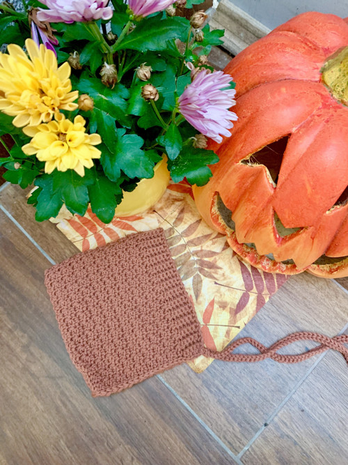 Háčkovaná merino bonetka (3-6M) - skořicová