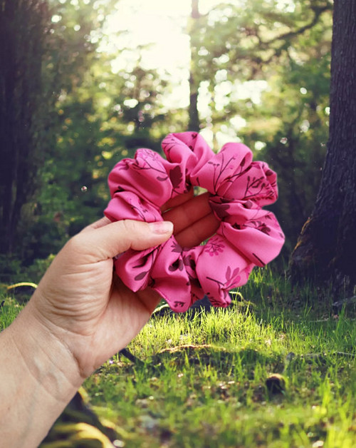 Gini HEDVÁBNÁ scrunchie M