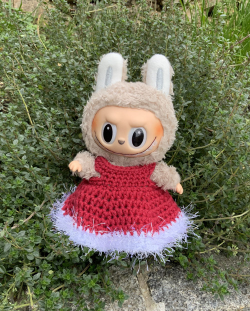 Vánoční šatičky pro Labubu — foto 1