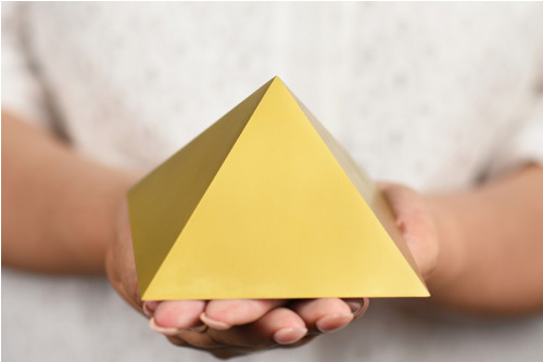 Pyramida 10x10 cm 'zlatá' — foto 1