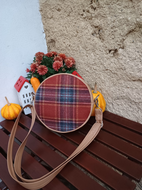 SLEČNA KULATÁ - s popruhem
