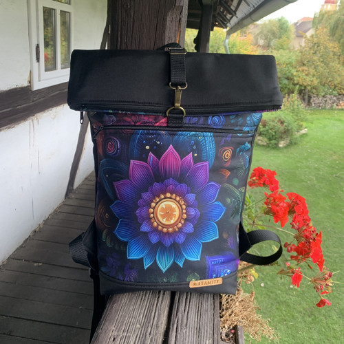 Barevná mandala + přední kapsa na zip — foto 1