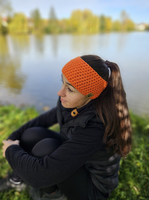 Oranžová háčkovaná merino čelenka