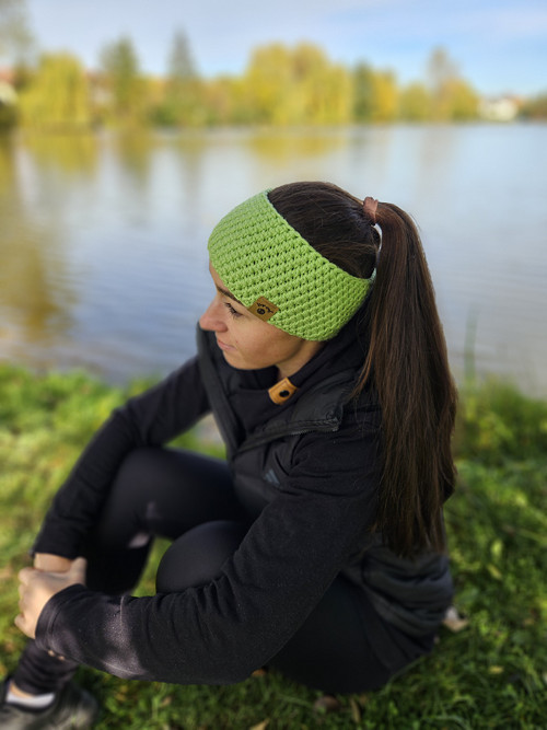 Zelená háčkovaná merino čelenka