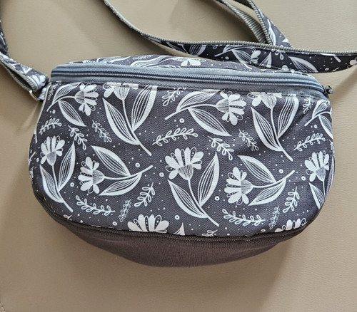 Crossbody kabelka - ledvinka