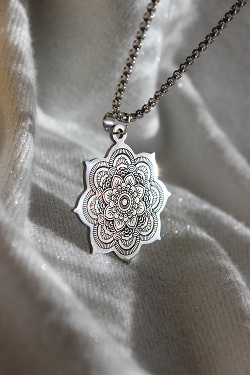 Světlo života. Mandala náhrdelník (nerez. ocel.)