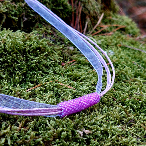 Náhrdelník s válečkem magenta