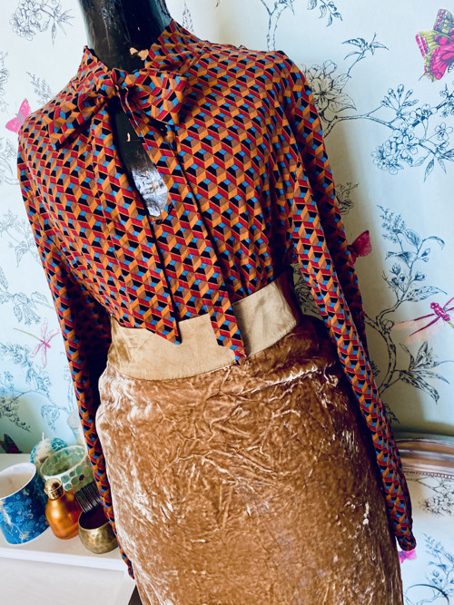 Halenka vintage s vázačkou — foto 1