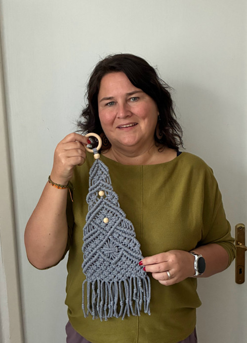 Macramé stromeček – šedý dech severu