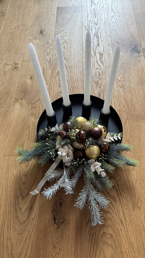 Adventní svícen v zlatohnědé — foto 1