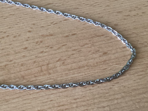 Hrubší kroucený řetízek z nerezové oceli 50 cm