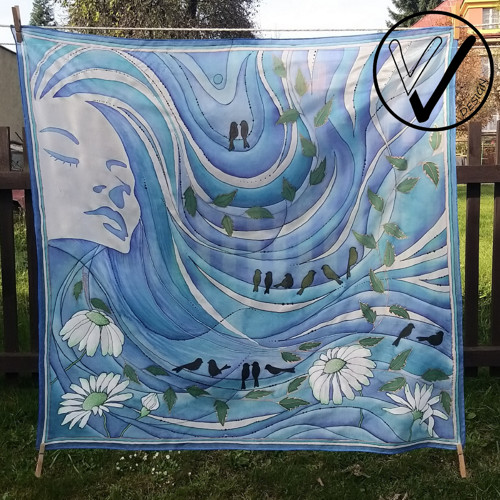 DÁMA S VĚTREM VE VLASECH - hedvábný šátek 90x90 cm