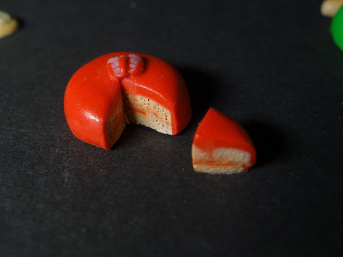 Miniaturní dortíček červený