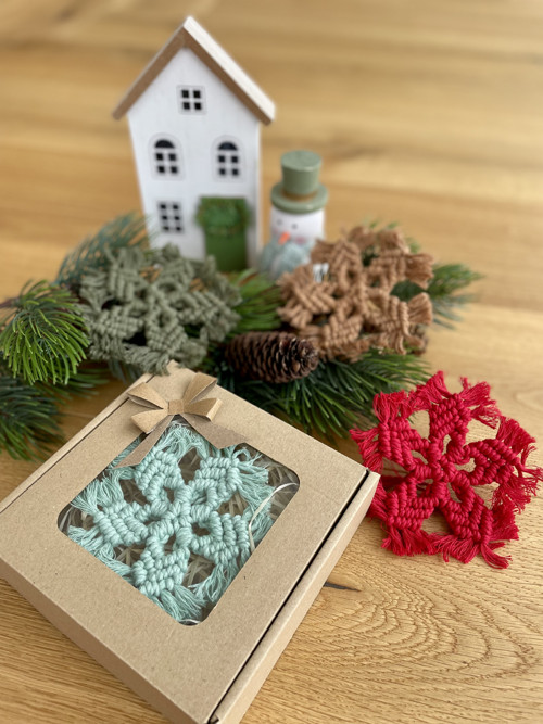 Macramé vločka – ručně vázaná vánoční ozdoba