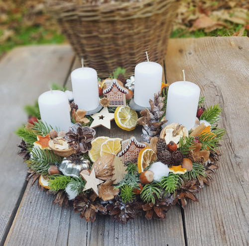 Adventní věneček s domečky — foto 1