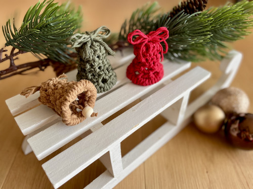 Macramé zvoneček – ručně vázaná vánoční ozdoba