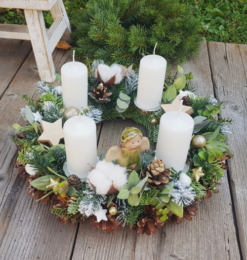 Adventní věneček s andělkou — foto 1