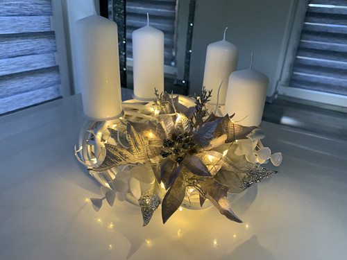 Adventní věnec vánoční hvězda. Cena bez svíček 499