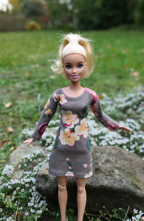 Šaty pro chladné dny pro Barbie