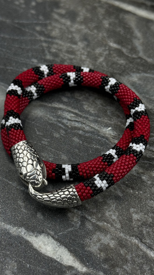 Hadí náhrdelník červený