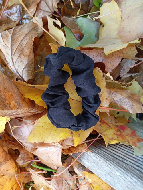Černá scrunchie