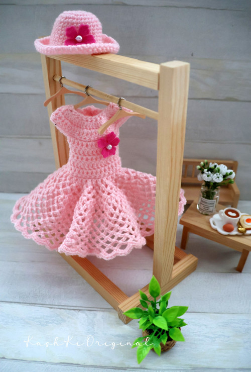 Háčkované oblečky pro panenku Barbie