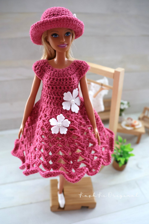 Háčkované oblečky pro panenku Barbie