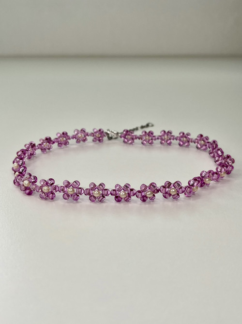 Korálkový fialový choker náhrdelník