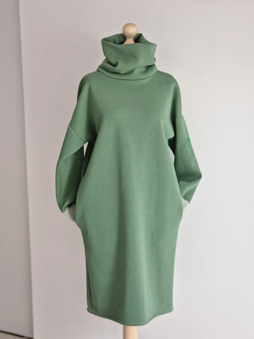 MIHAELA Green oversize mikinošaty s rolákem