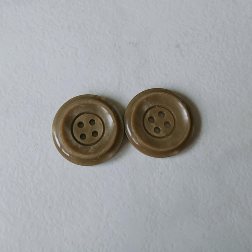 Knoflík hnědý lesk č.19
