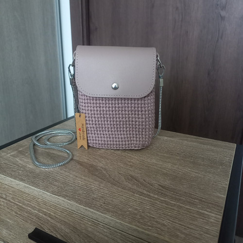 Háčkovaná crossbody kabelka – ruční výroba
