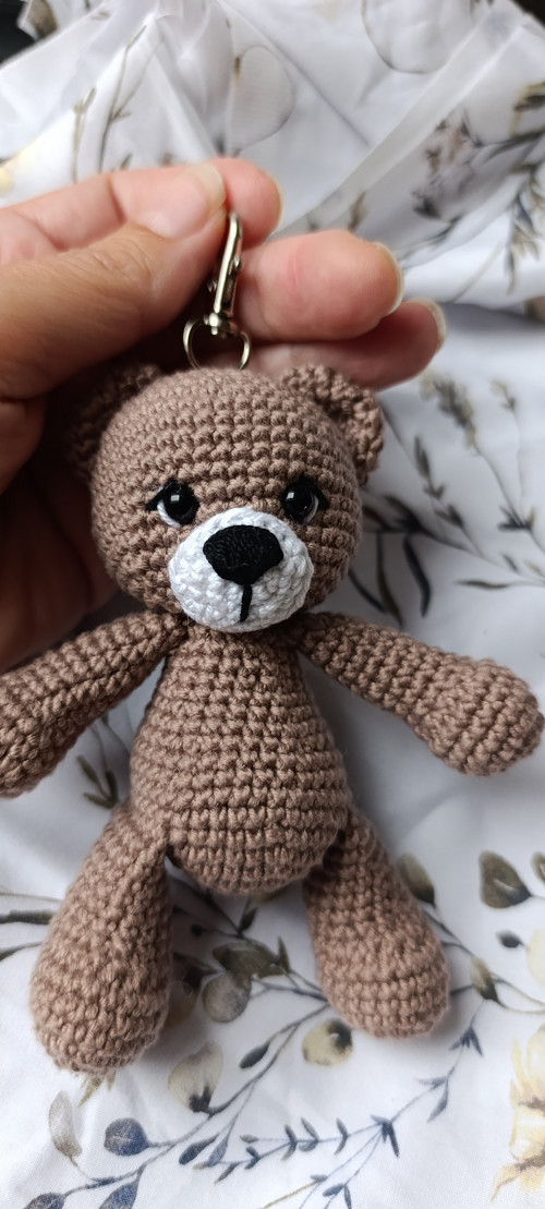 Háčkovaný přívěšek , klíčenka medvídek 10cm