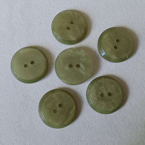 Knoflík khaki č.26 — foto 1