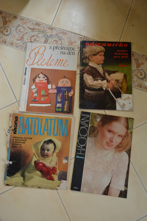 Staré časopisy, háčkovaní, šití, tvoření, retro