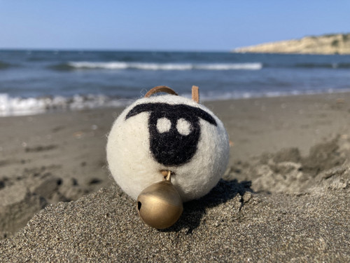 Vlněný talisman na cesty