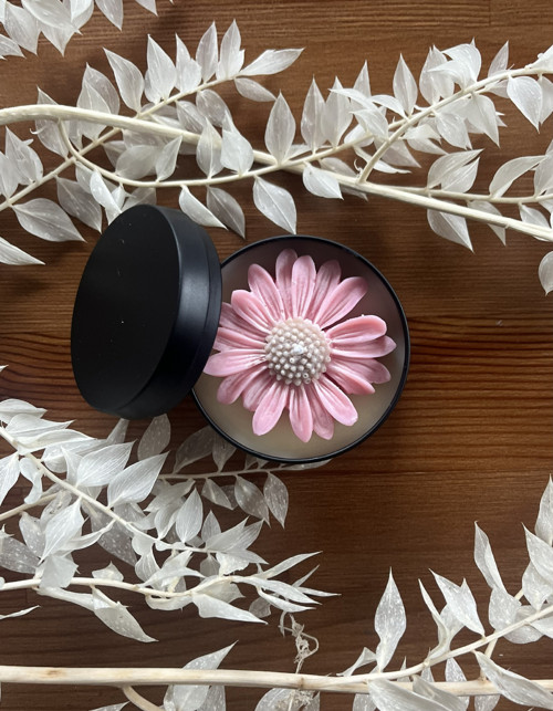 Ručně vyrobená sójová svíčka - květina