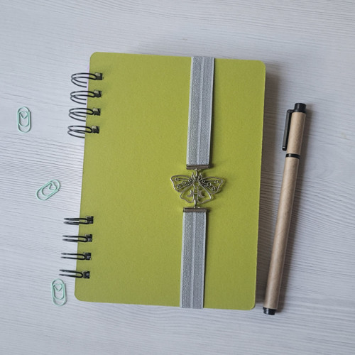 Týdenní diář ve formátu B6 2027 minimalistický